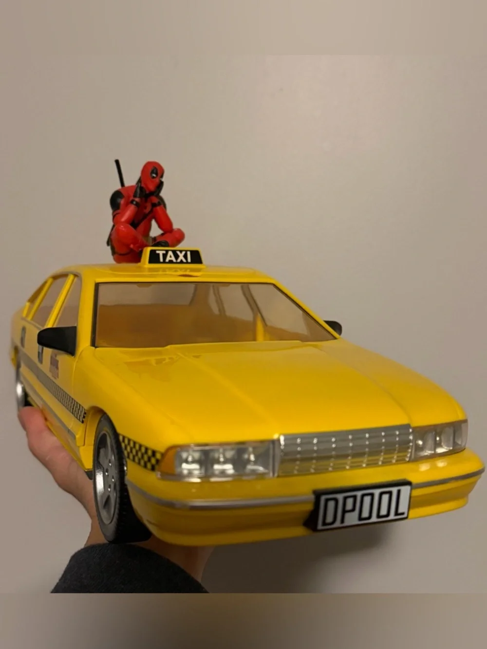 Deadpool and Wolverine Collectible Theater Taxi Popcorn bucket - Picture 6 of 8